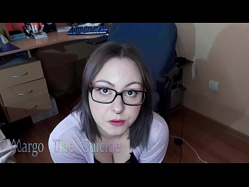 ❤️ Ragazza sexy con gli occhiali succhia il dildo profondamente sulla macchina fotografica ❤❌  Sessoal it.liporno.ru ❌❤